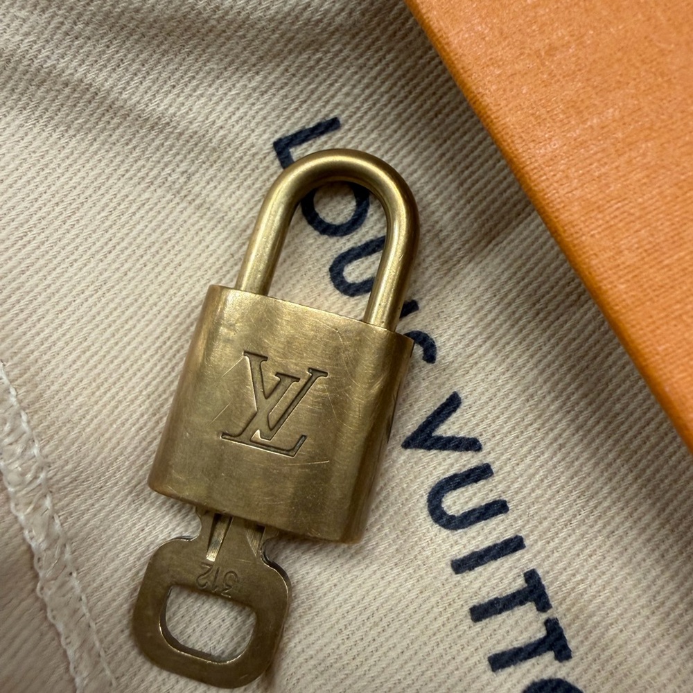 Louis Vuitton Lock & Key - Picture 3 of 5